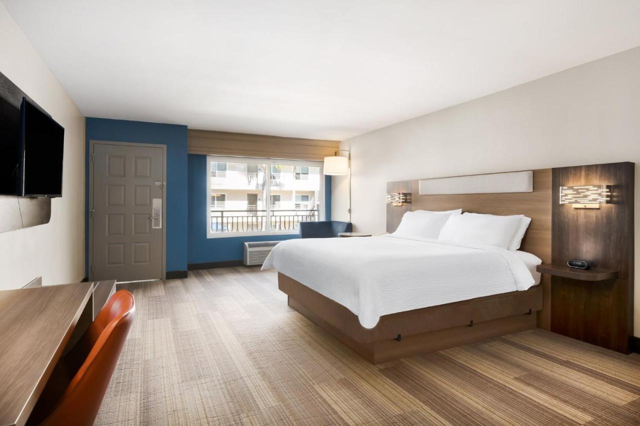 Holiday Inn Express Simi Valley By Ihg Dış mekan fotoğraf