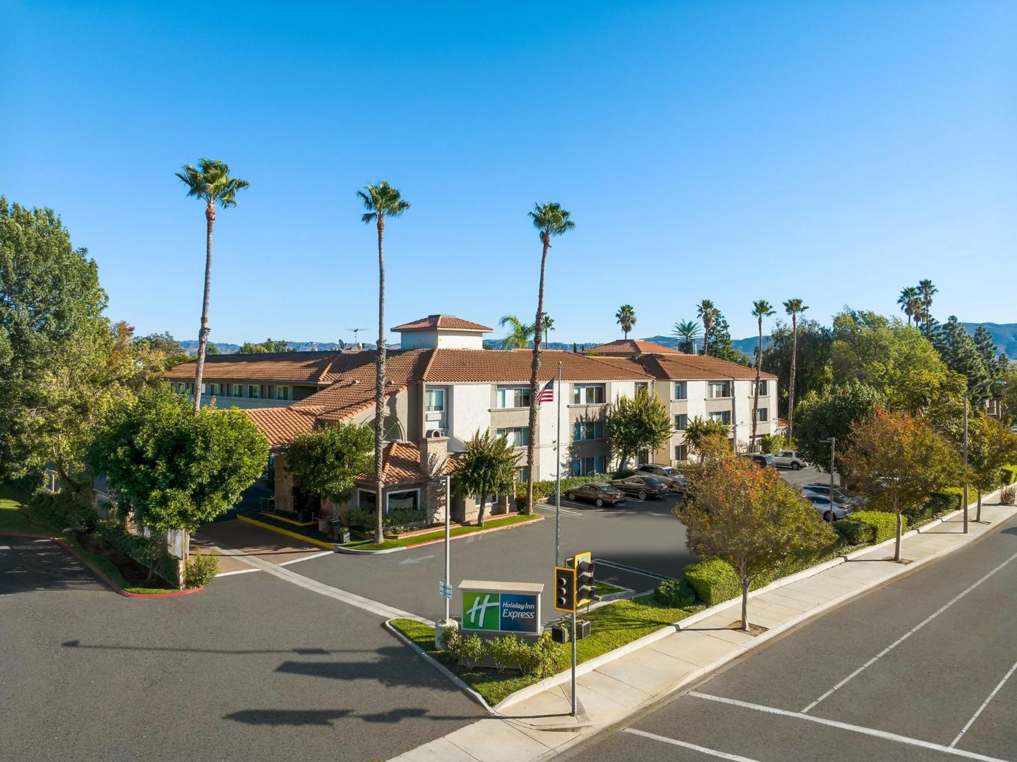 Holiday Inn Express Simi Valley By Ihg Dış mekan fotoğraf